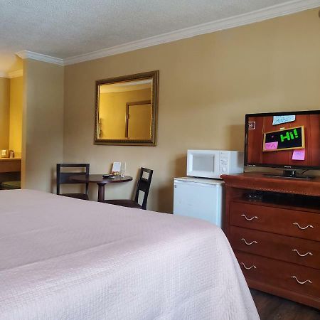 Colonial House Motel 비둘기 포지 외부 사진