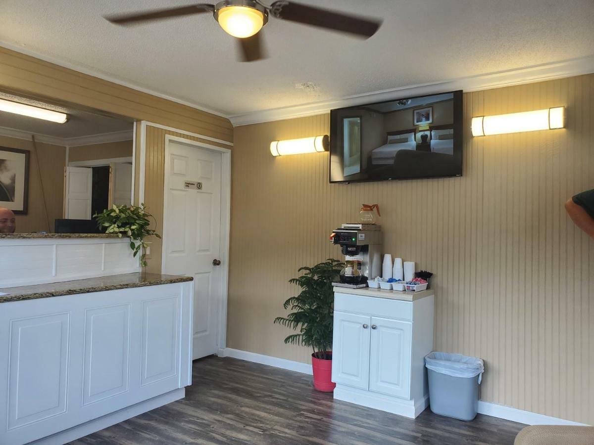 Colonial House Motel 비둘기 포지 외부 사진