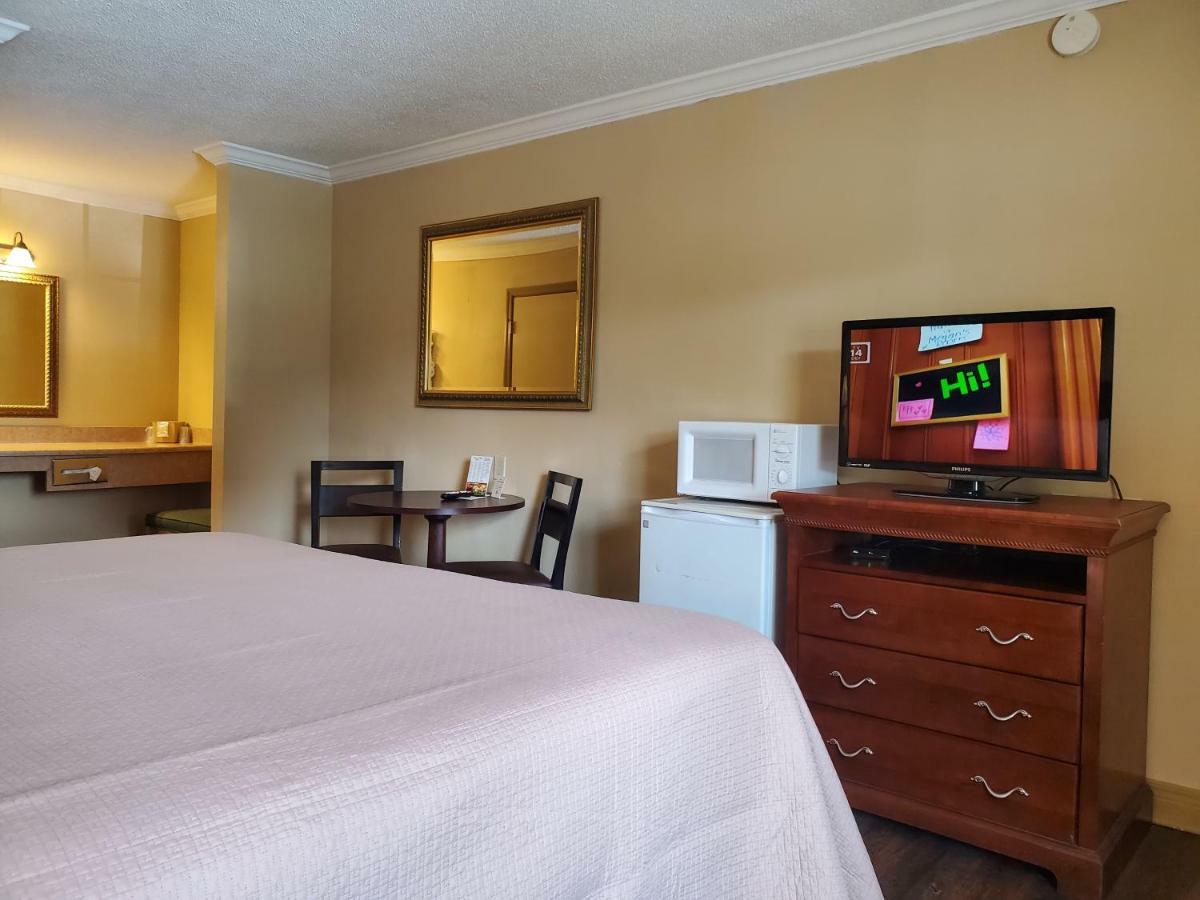Colonial House Motel 비둘기 포지 외부 사진