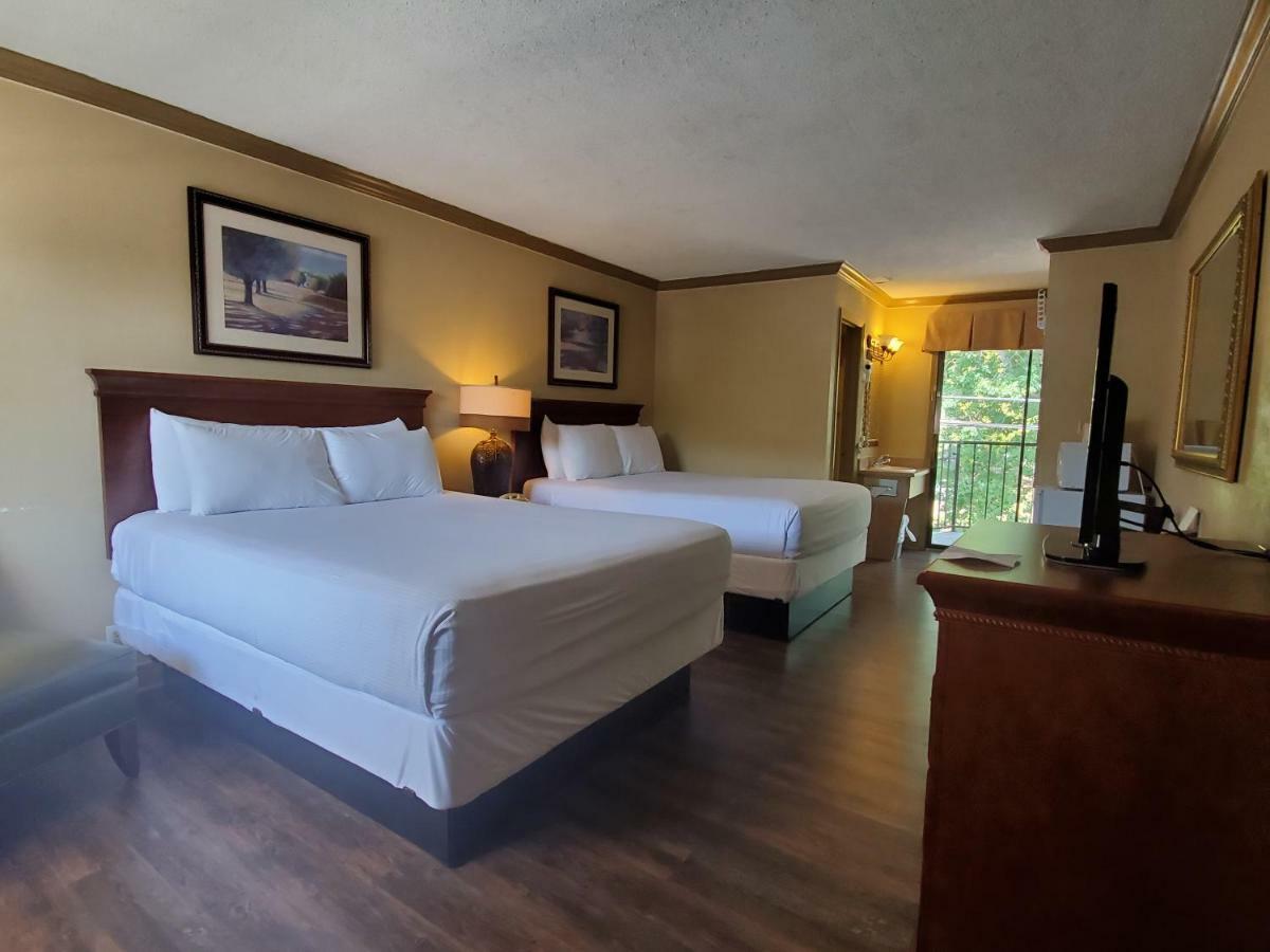 Colonial House Motel 비둘기 포지 외부 사진