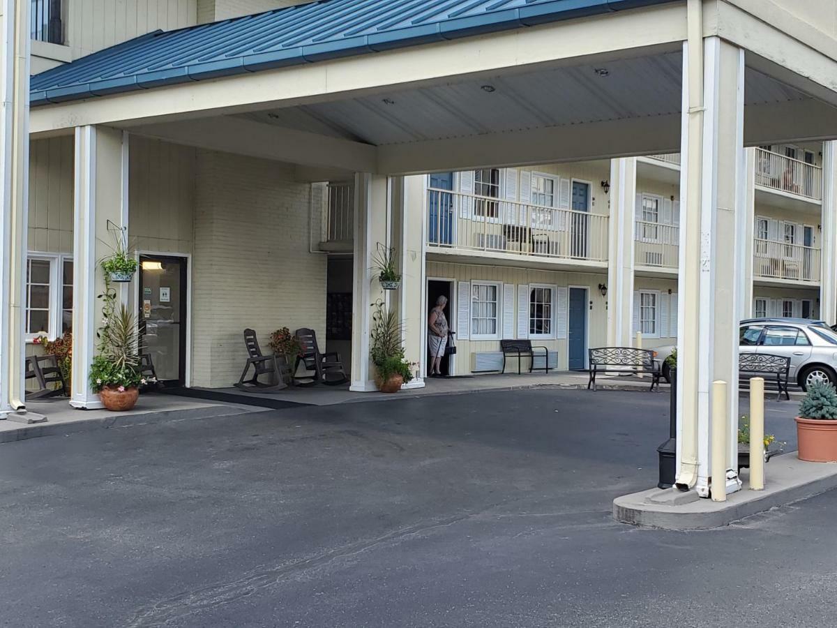 Colonial House Motel 비둘기 포지 외부 사진