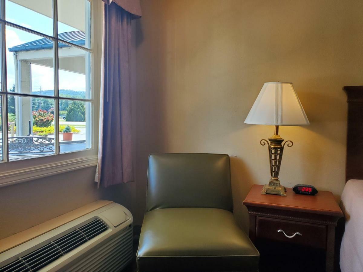 Colonial House Motel 비둘기 포지 외부 사진