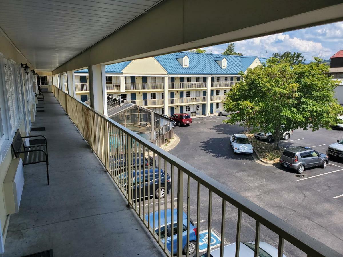 Colonial House Motel 비둘기 포지 외부 사진
