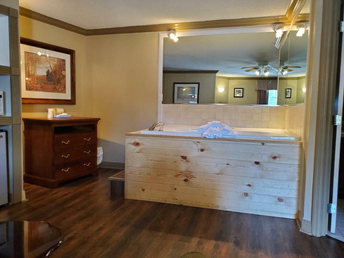 Colonial House Motel 비둘기 포지 외부 사진