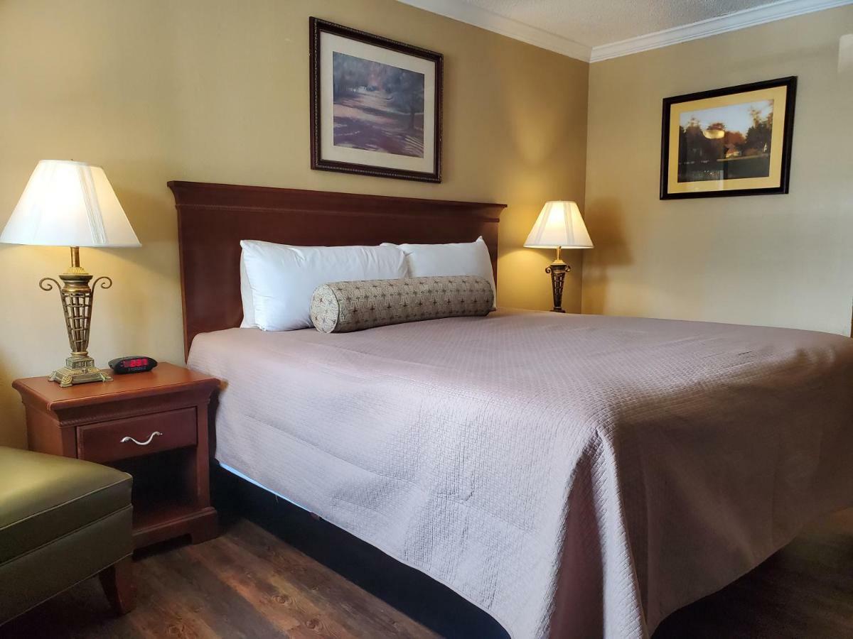 Colonial House Motel 비둘기 포지 외부 사진