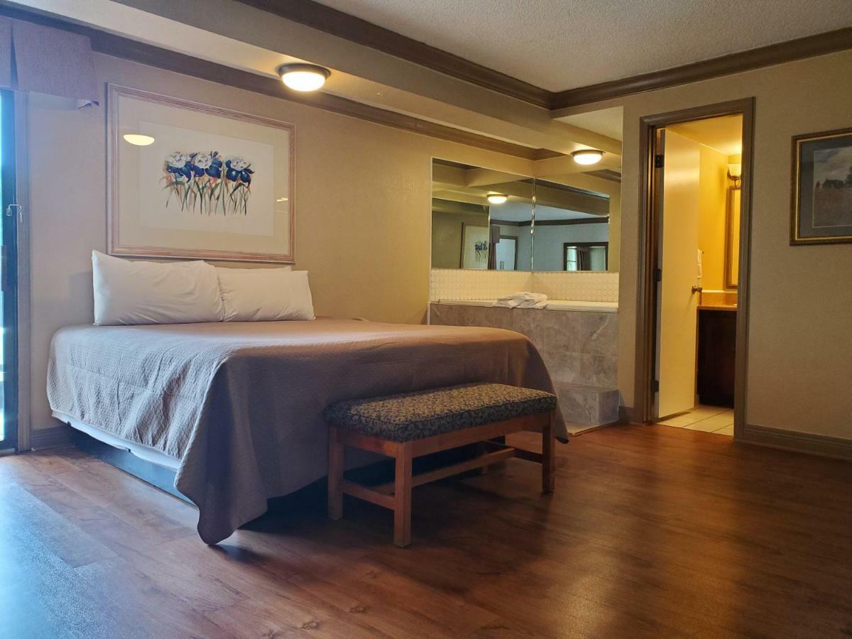 Colonial House Motel 비둘기 포지 외부 사진