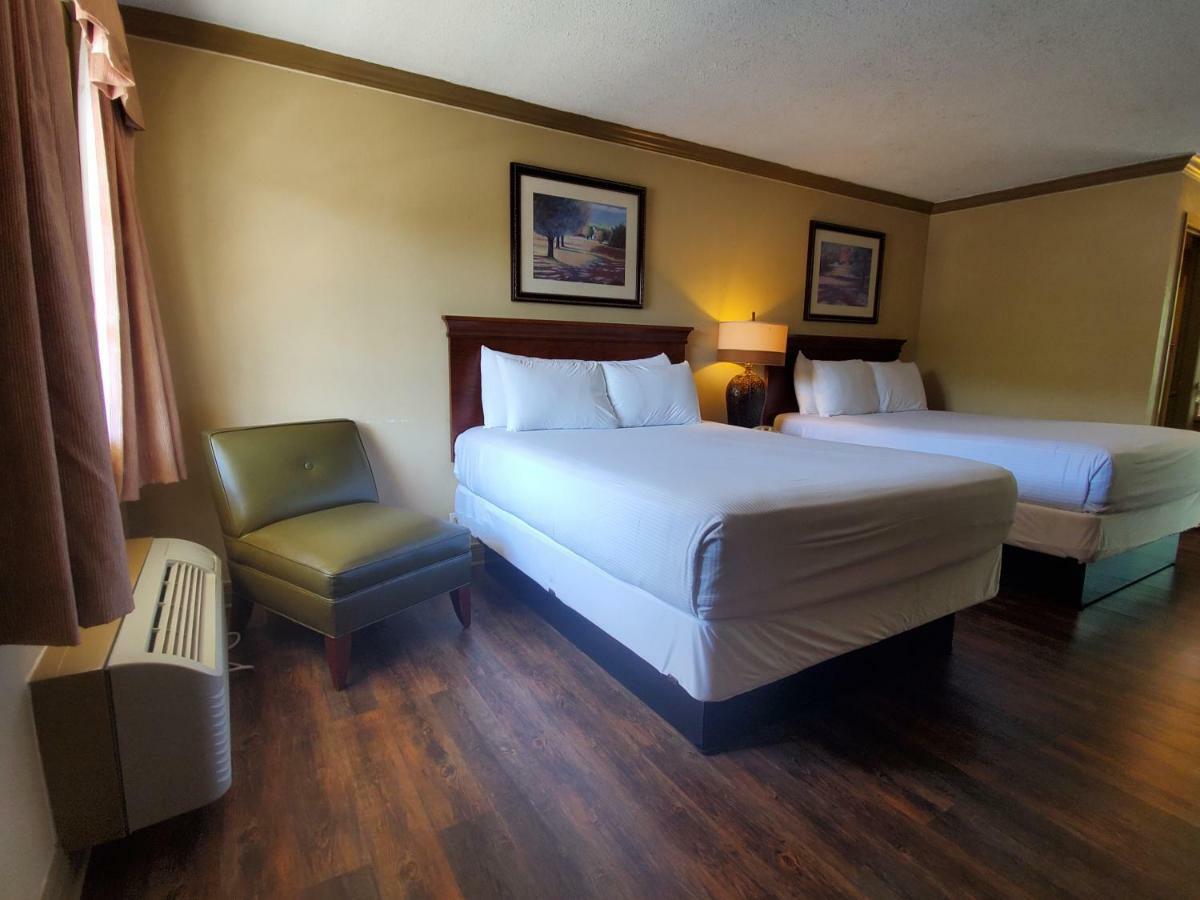 Colonial House Motel 비둘기 포지 외부 사진
