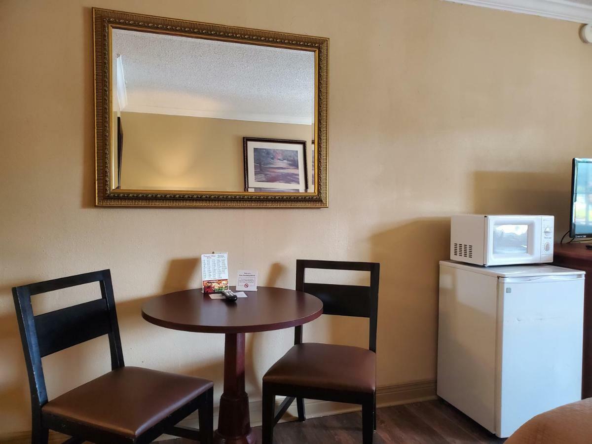 Colonial House Motel 비둘기 포지 외부 사진