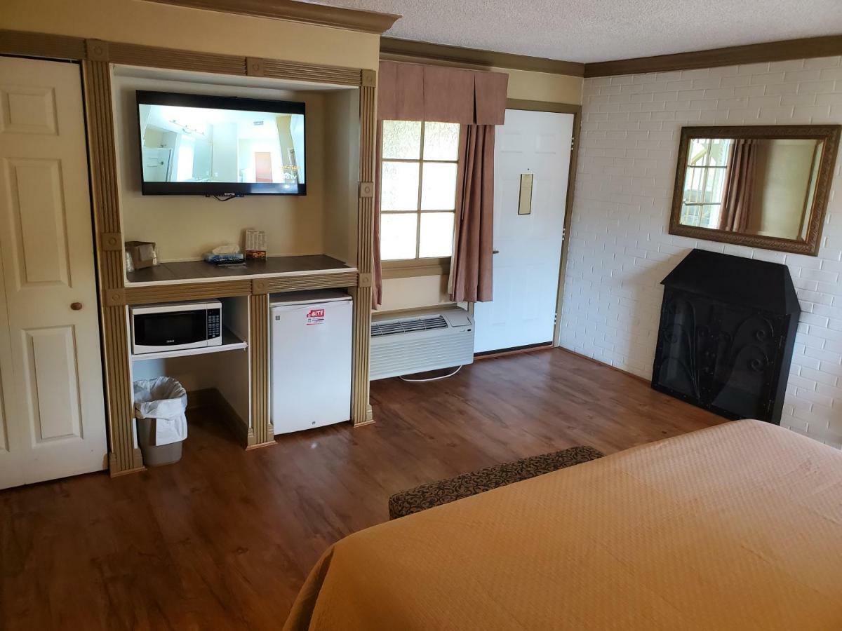 Colonial House Motel 비둘기 포지 외부 사진