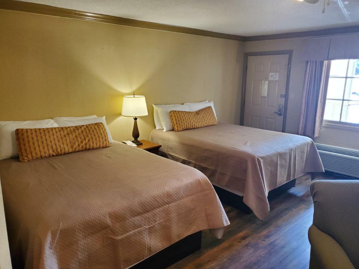 Colonial House Motel 비둘기 포지 외부 사진